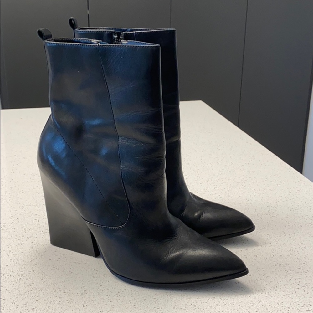 Bleecker & Bond Kailey heeled ankle bootie
